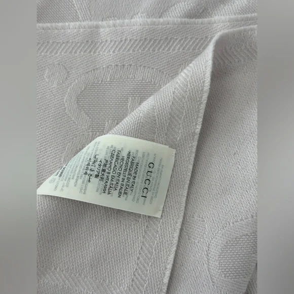 Gucci light grey scarf, pre owned. Excellent condition. - Picture 9 of 10